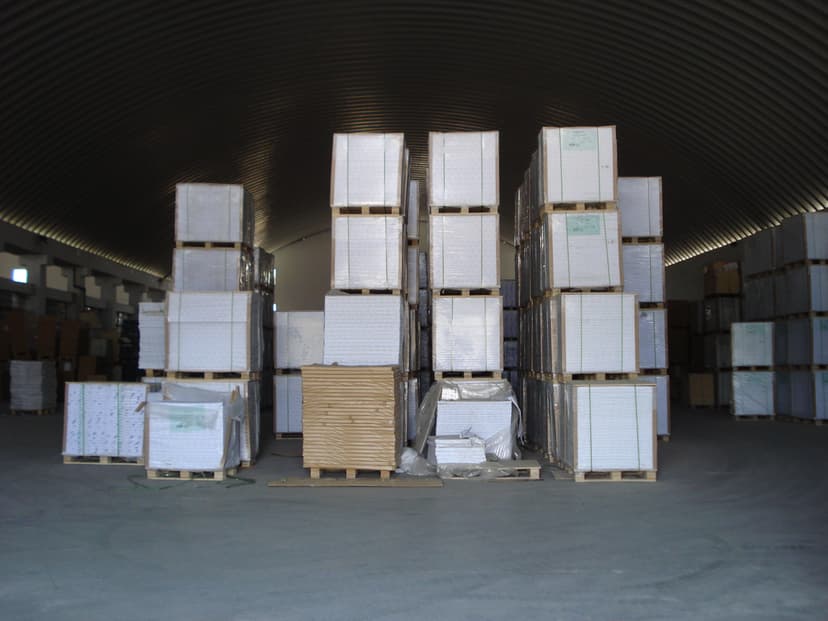 Shipping container for paper exports